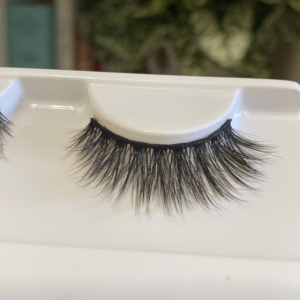 Red Aspen Lashes Chesca - Picture 3 of 4